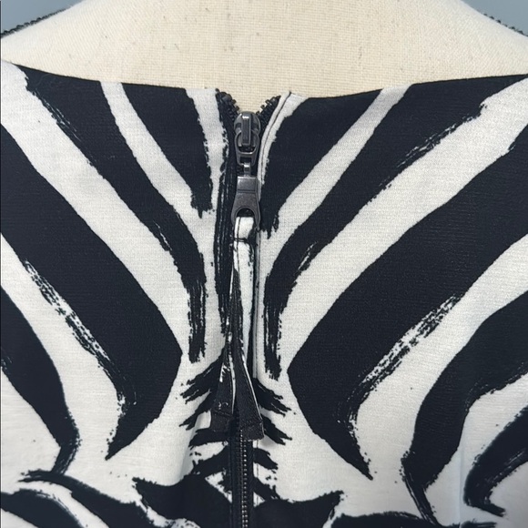 H&M Women’s Black/White Zip Back 3/4 Sleeve Sheath Dress Sz L - Picture 5 of 6